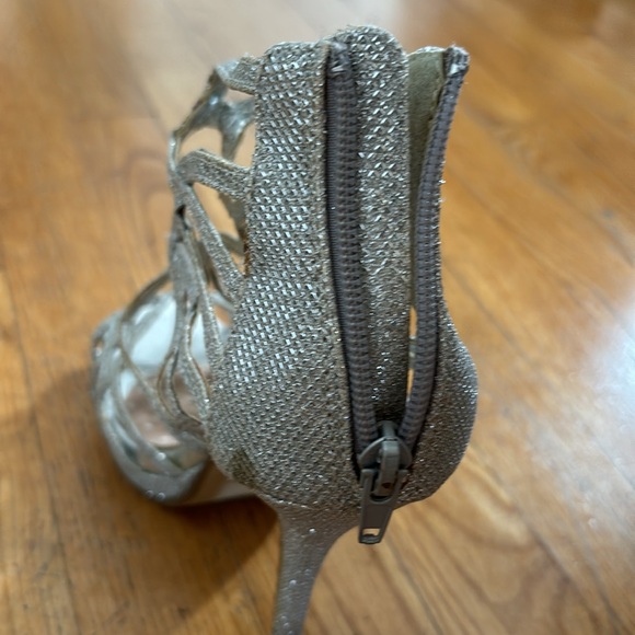 Silver high heels - Picture 3 of 4